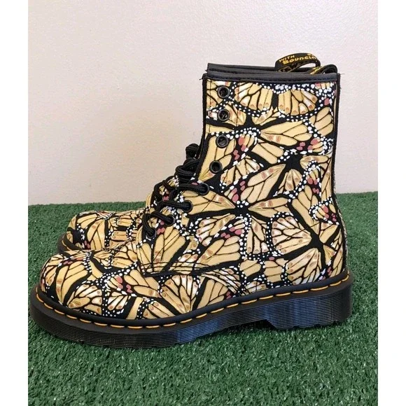 Dr. Martens 1460W Butterfly Print‎ Lace Up Boots Women's US Size 7 - Picture 3 of 8